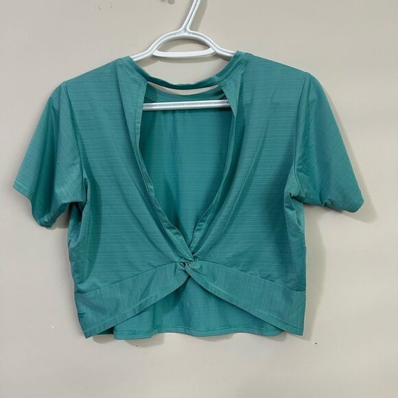 Fabletics Eco-Conscious Twist Back Tee in Aquarius - Picture 5 of 9